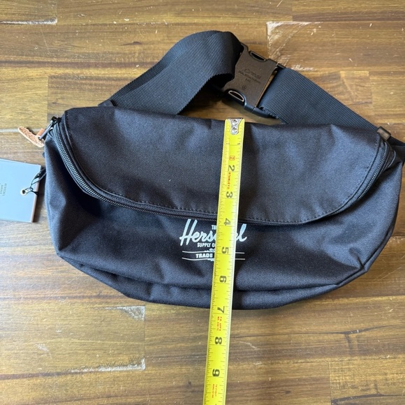 Herschel Supply Company  Sixteen black Fanny Pack - Picture 5 of 7